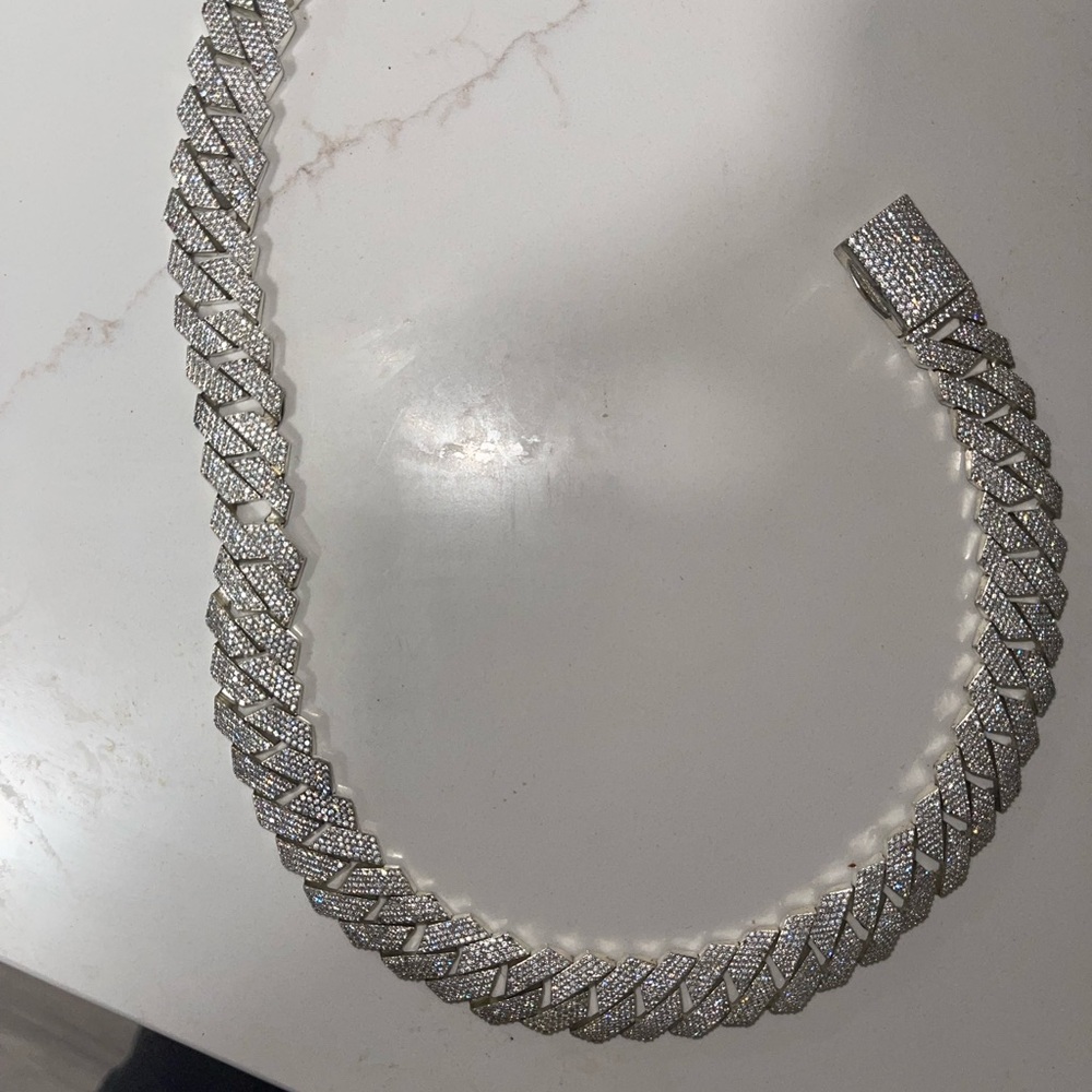 Elegant Silver Women's Necklace